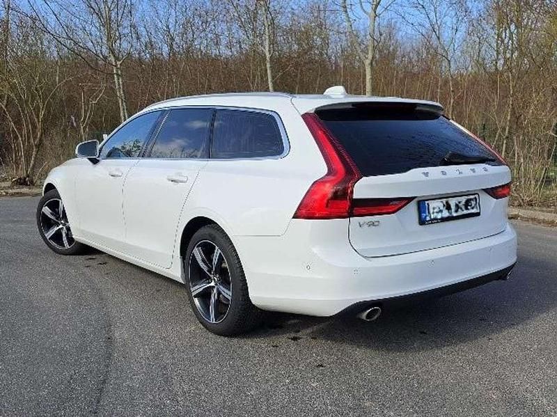 Gebraucht Volvo V90 Momentum 190 PS (139 kW) 2017 Weiß Kombi