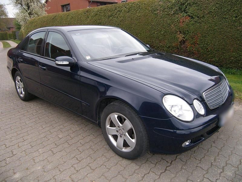 Second-hand Mercedes E240 177 CP (130 kW) 2002 Albastru Berlinǎ