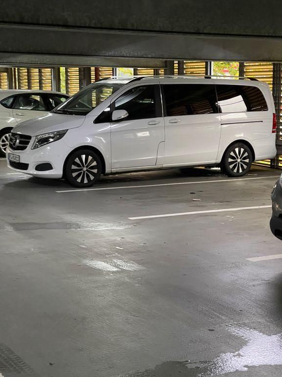 Weiß Gebraucht 2014 Mercedes V250 Edition Van / Kleinbus | 22.900 € (Teuer) - Bild 1/4