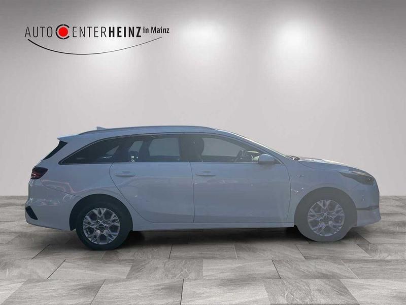 Gebraucht Kia Ceed Vision 160 PS (117 kW) 2022 Weiß Kleinwagen