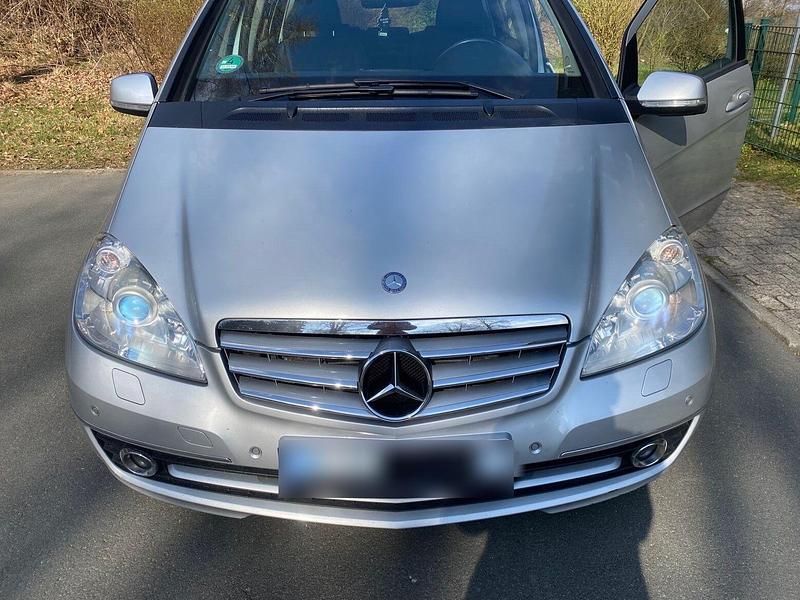 Gebraucht Mercedes A180 Elegance 109 PS (80 kW) 2008 Silber Van / Kleinbus