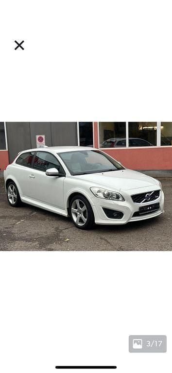 Weiß Gebraucht 2011 Volvo C30 R-Design Kleinwagen | 7.100 € (Fairer Preis) - Bild 1/4