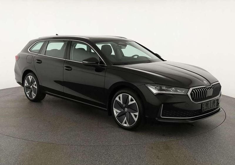 Onyx schwarz metallic Gebraucht 2024 Skoda Superb Selection Kombi | 39.795 € - Bild 1/4