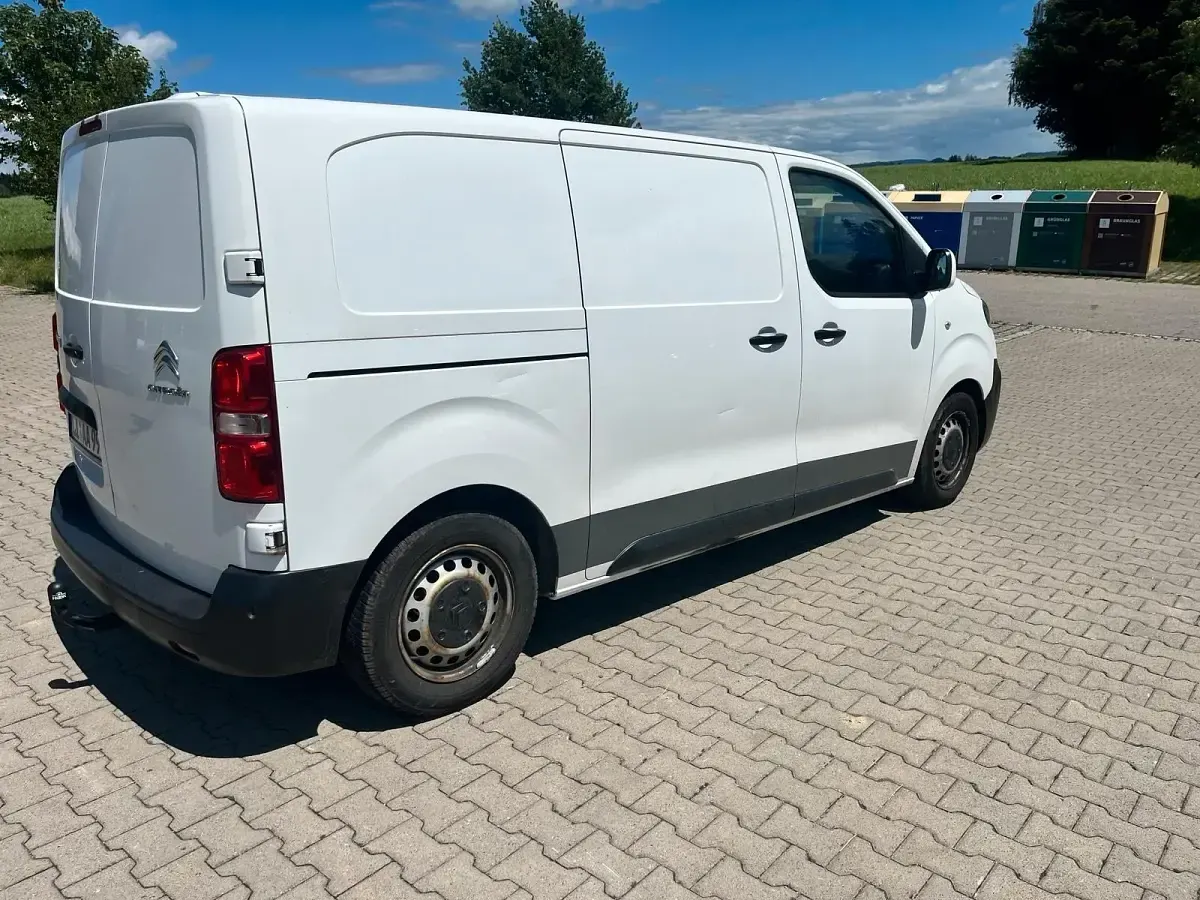 Gebraucht Citroën Jumpy 105 PS (77 kW) 2017 Weiß Van / Kleinbus
