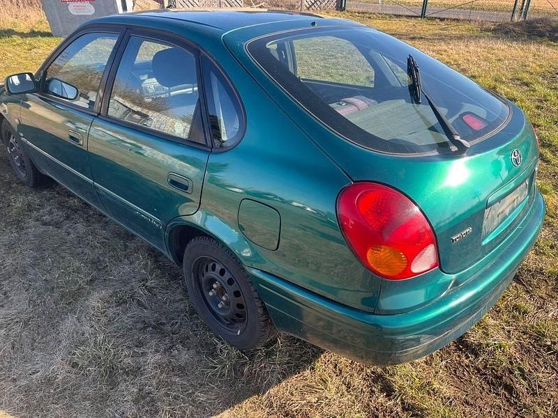 Gebraucht Toyota Corolla 110 PS (80 kW) 2000 Grün Limousine