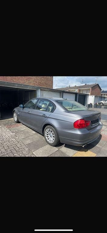 Second-hand BMW 318 143 CP (105 kW) 2008 Gri Berlinǎ