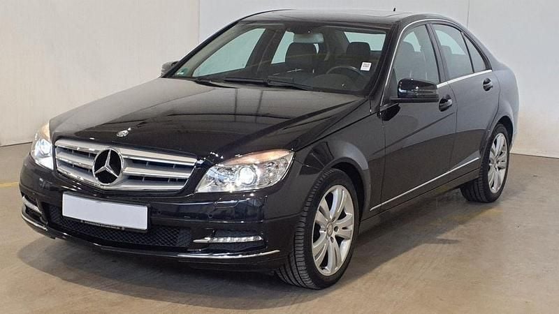 Obsidianschwarz Gebraucht 2010 Mercedes C300 Limousine | 16.900 € (Teuer) - Bild 1/4
