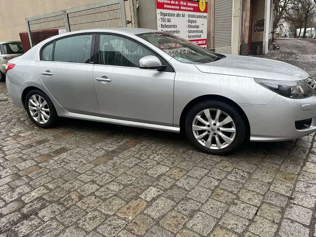 Używany Renault Latitude 173 KM (127 kW) 2011 Srebrny Sedan/Limuzyna