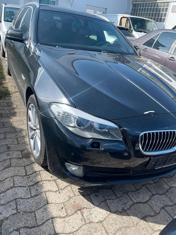 Gebraucht BMW 530 258 PS (189 kW) 2012 Schwarz Kombi