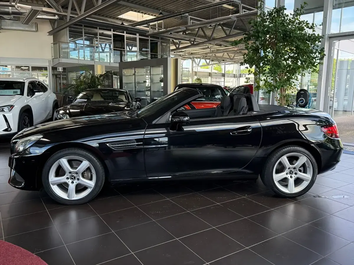 Gebraucht Mercedes SLC200 184 PS (135 kW) 2019 Obsidianschwarz (metallic) Cabrio
