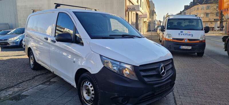 Weiß Gebraucht 2015 Mercedes Vito Van / Kleinbus | 6.599 € (Guter Preis) - Bild 1/4