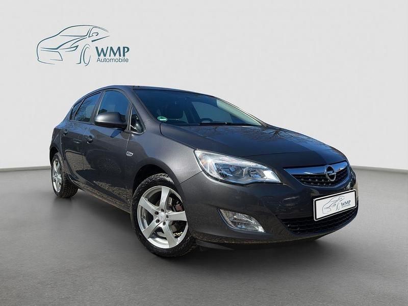 Gebraucht Opel Astra Edition 101 PS (74 kW) 2012 Grau Limousine