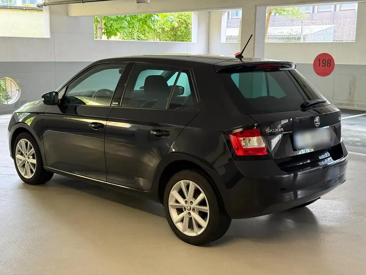 Używany Skoda Fabia Joy 75 KM (55 kW) 2016 Czarny Hatchback