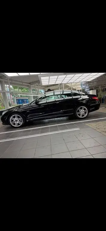 Gebraucht Mercedes E220 170 PS (125 kW) 2011 Schwarz Coupé