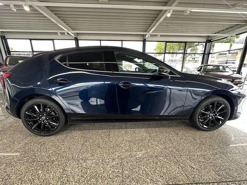 Neu Mazda 3 140 PS (102 kW) 2026 Blau Limousine