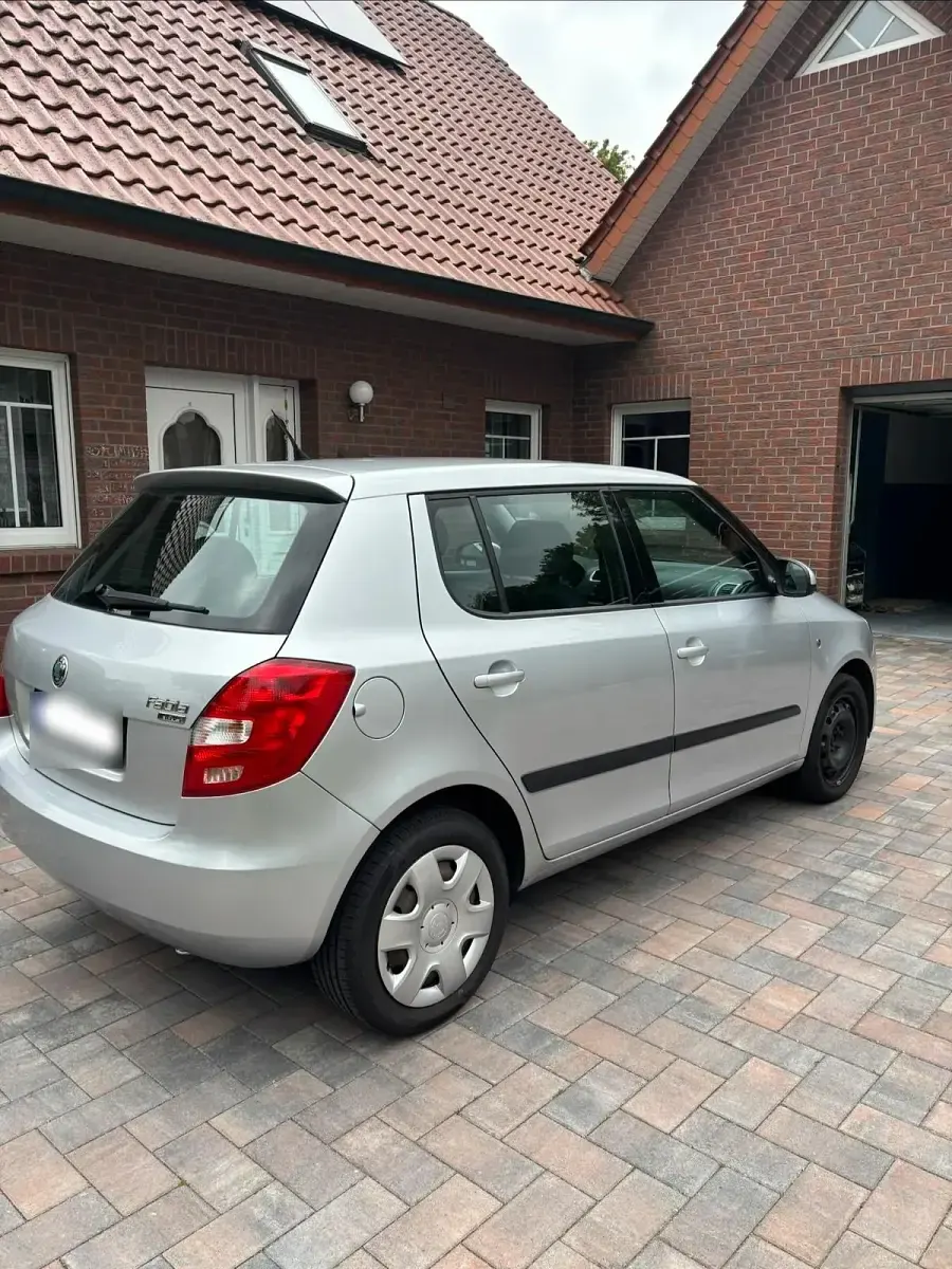 Gebraucht Skoda Fabia 85 PS (62 kW) 2009 Silber Limousine