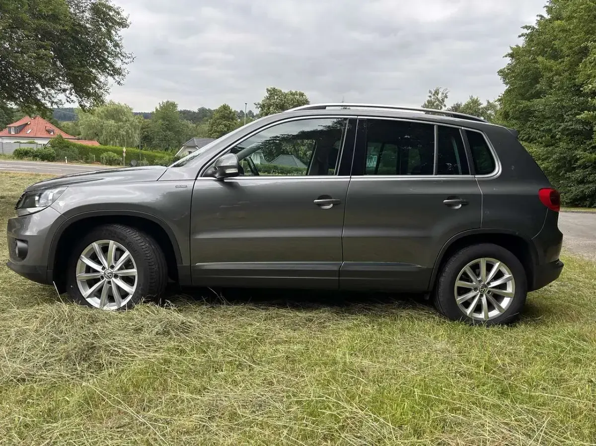 Gebraucht VW Tiguan LOUNGE 110 PS (80 kW) 2015 Grau SUV