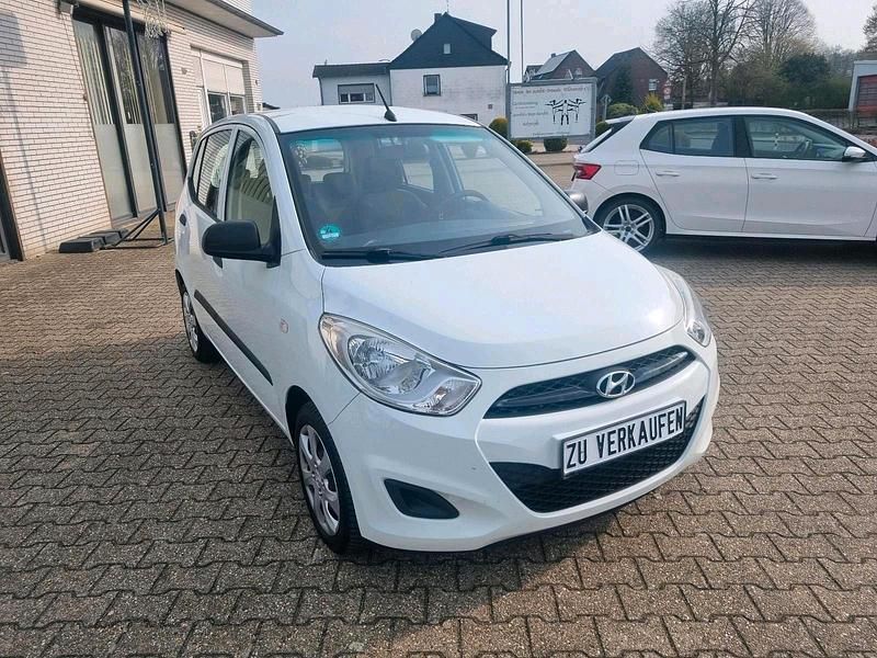Gebraucht Hyundai i10 69 PS (50 kW) 2013 Weiß Kleinwagen