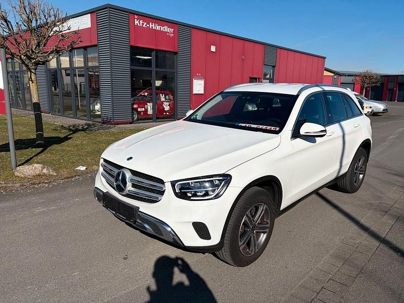Gebraucht Mercedes GLC220 194 PS (142 kW) 2022 Polarweiss SUV