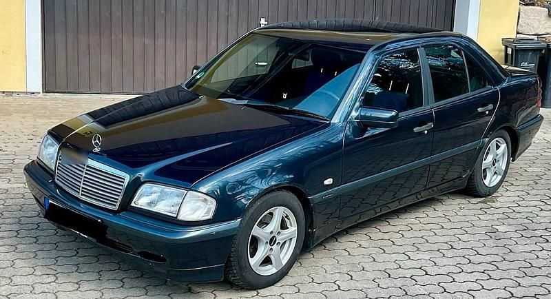 Gebraucht Mercedes C180 122 PS (89 kW) 1998 Schwarz Limousine