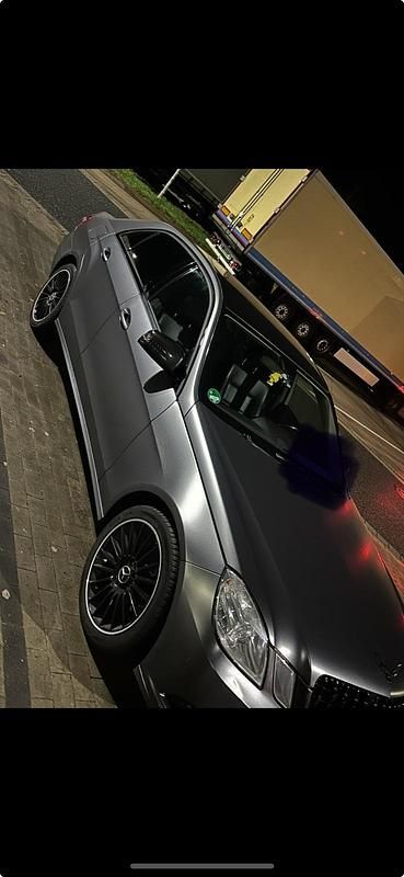 Gebraucht Mercedes E200 100 PS (73 kW) 2011 Grau Limousine