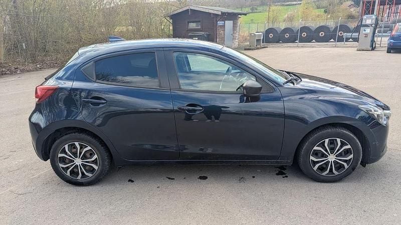 Używany Mazda 2 Kizoku 90 KM (66 kW) 2018 Niebieski Sedan/Limuzyna