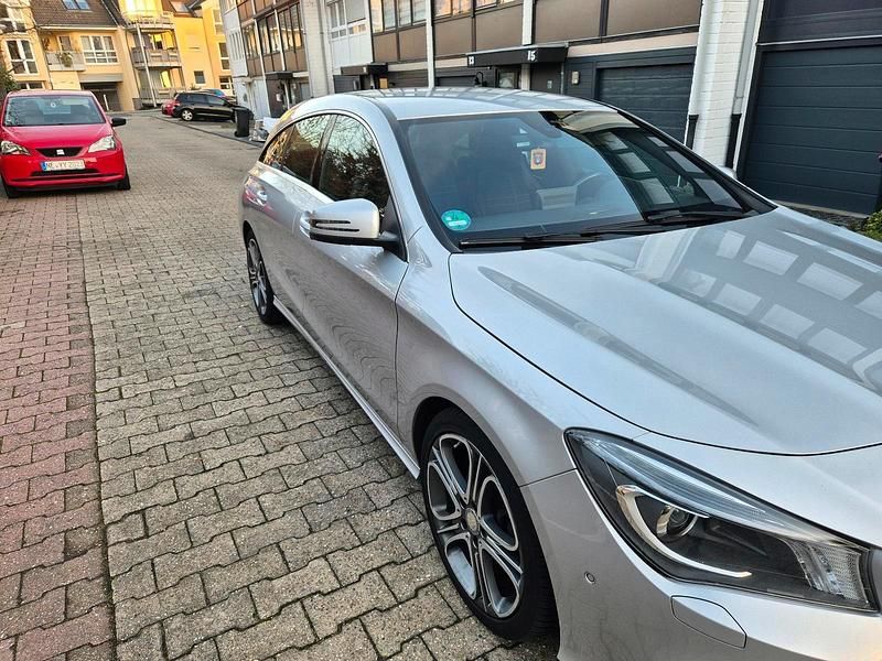 Gebraucht Mercedes CLA200 Shooting Brake 136 PS (100 kW) 2015 Silber Kombi