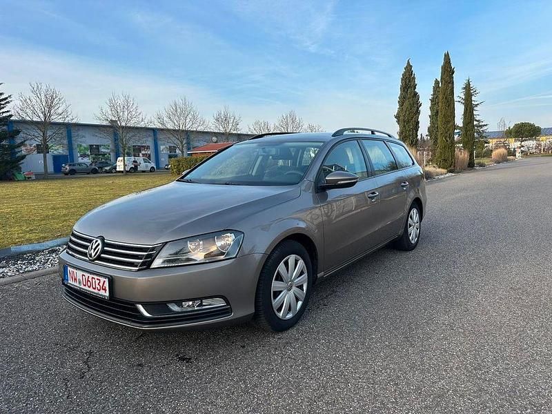 Gebraucht VW Passat Trendline 140 PS (102 kW) 2012 Braun Kombi