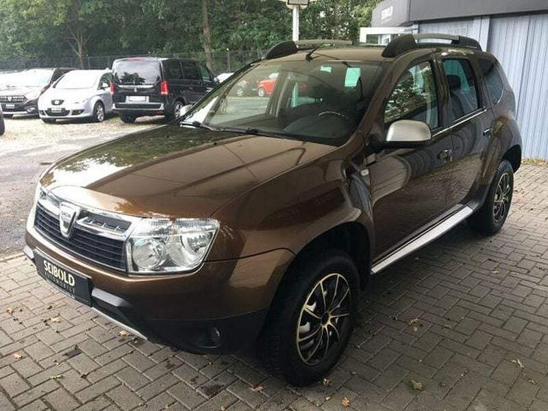 Braun Gebraucht 2010 Dacia Duster Lauréate SUV | 5.980 € (Etwas zu teuer) - Bild 1/4
