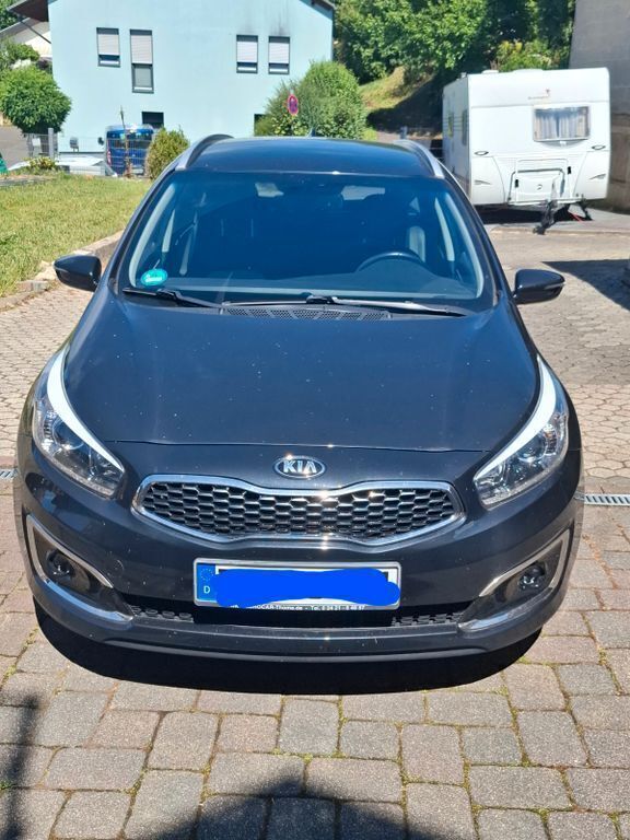 Schwarz Gebraucht 2018 Kia Ceed Sportswagon Edition 7 Kombi | 12.800 € (Fairer Preis) - Bild 1/4