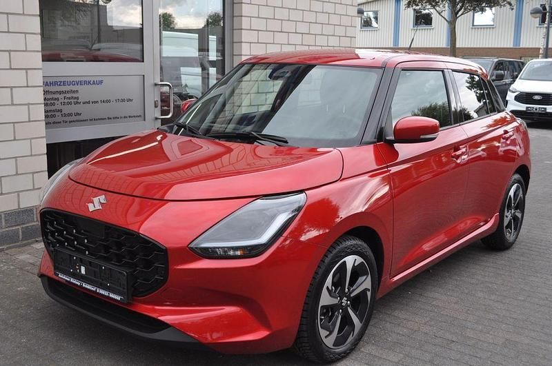 Rot Gebraucht 2025 Suzuki Swift Comfort+ Kleinwagen | 18.480 € (Teuer) - Bild 1/4