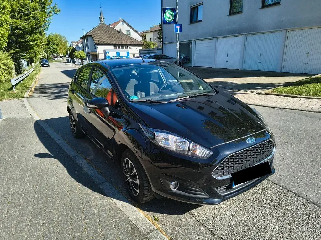 Second-hand Ford Fiesta 101 CP (74 kW) 2017 Negru Hatchback