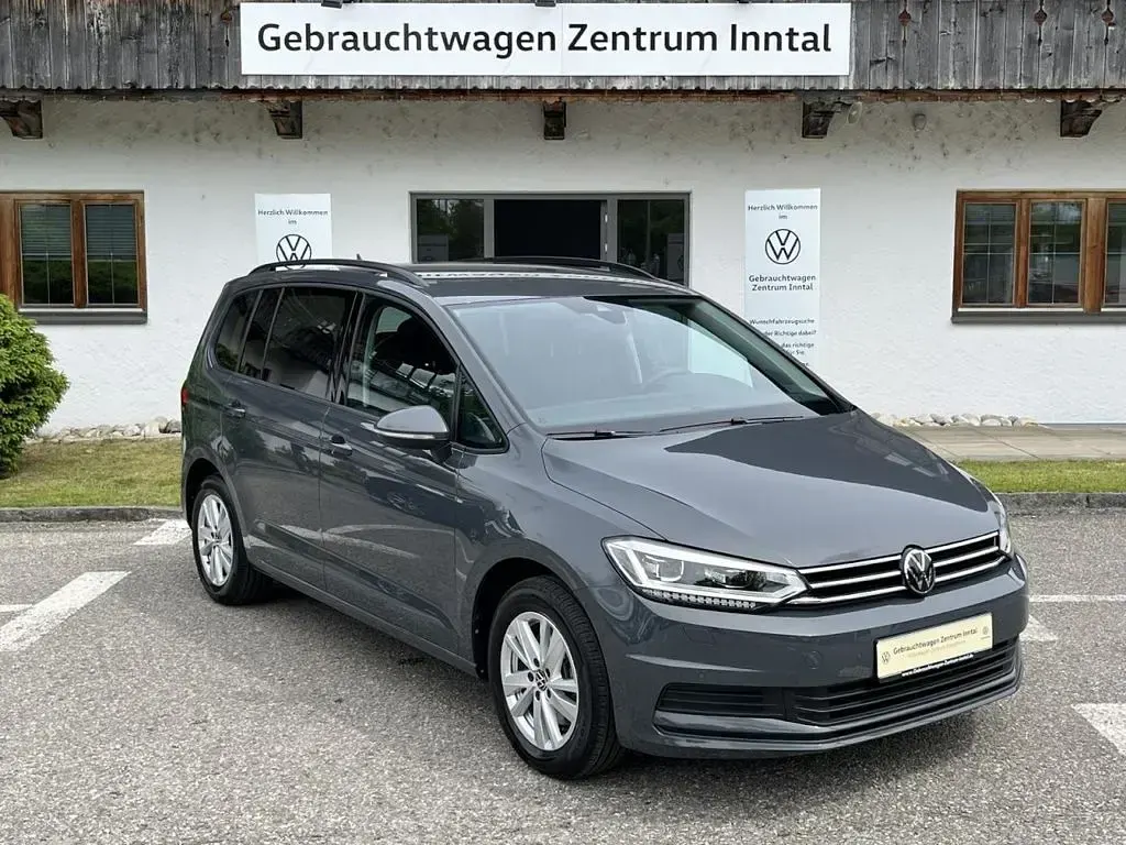 Gebraucht VW Touran Comfortline 150 PS (110 kW) 2025 Grau Van / Kleinbus