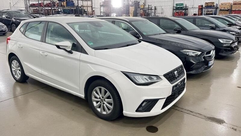 Weiß Gebraucht 2021 Seat Ibiza Reference Limousine | 9.900 € (Superpreis) - Bild 1/4