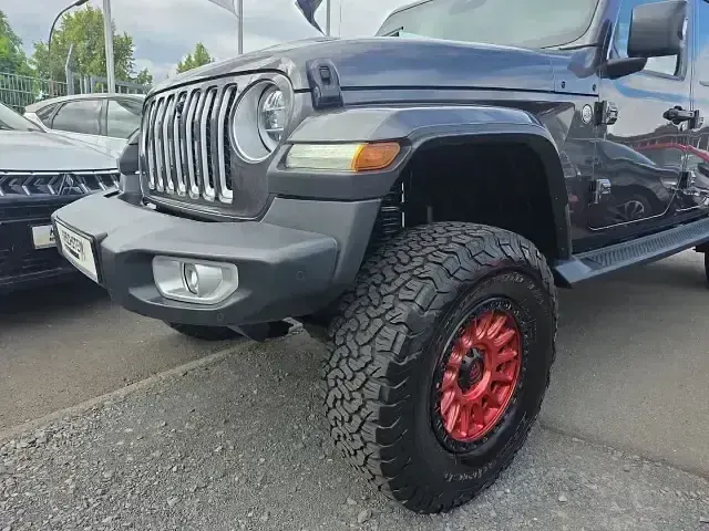 Gebraucht Jeep Gladiator Overland 264 PS (194 kW) 2021 Grau (metallic) Pickup