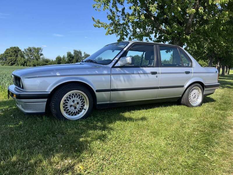 Silber Gebraucht 1990 BMW 316 Limousine | 9.999 € - Bild 1/4