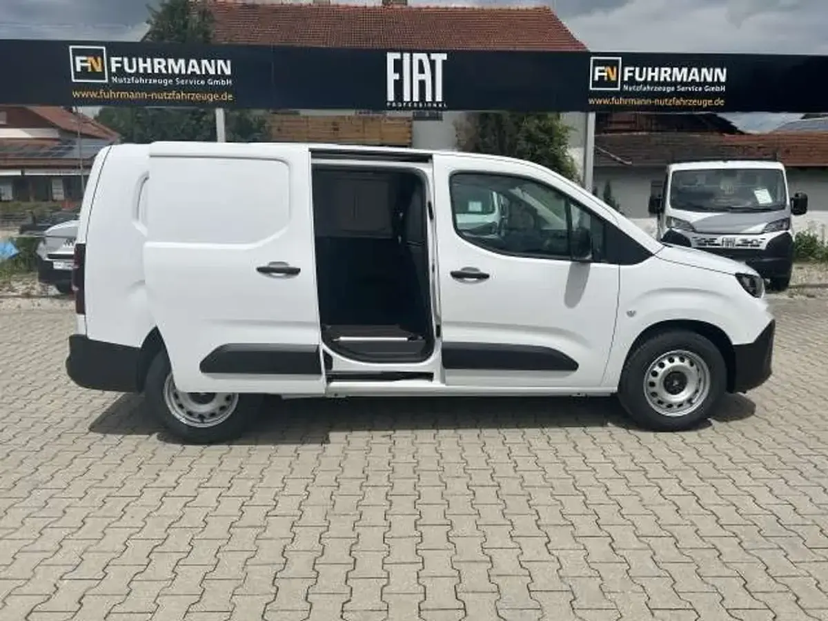 Neu Fiat Doblò 131 PS (96 kW) 2026 Weiß Van / Kleinbus