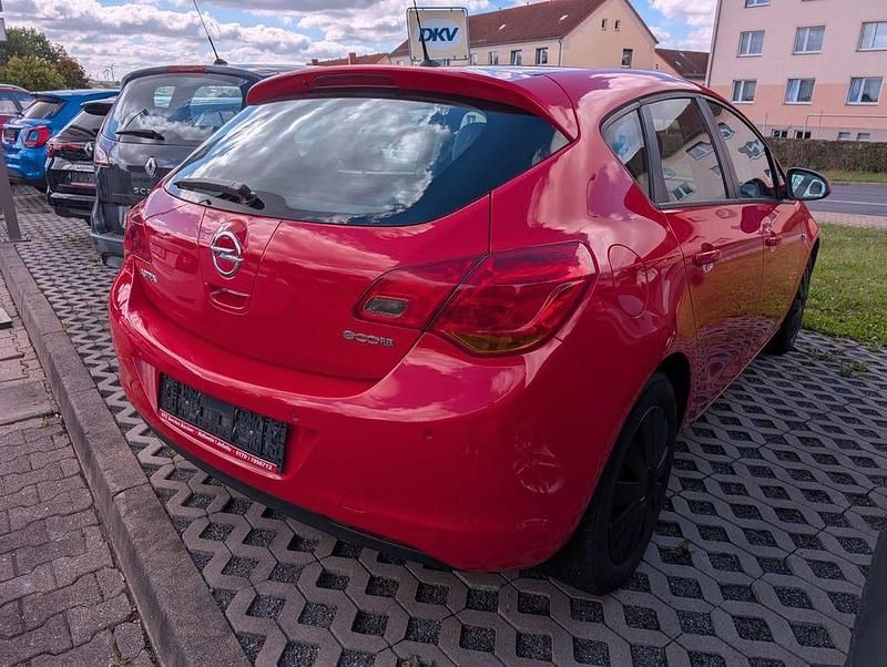Gebraucht Opel Astra Edition 87 PS (63 kW) 2010 Rot Limousine
