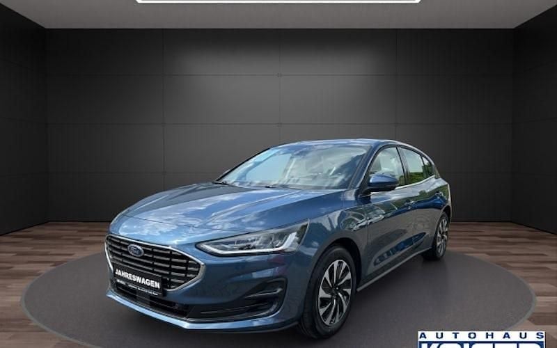 Blau Gebraucht 2024 Ford Focus Titanium Limousine | 23.790 € (Superpreis) - Bild 1/4