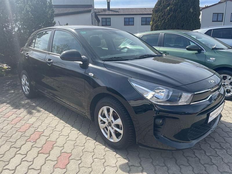 Gebraucht Kia Rio Edition 7 84 PS (61 kW) 2018 Schwarz Limousine