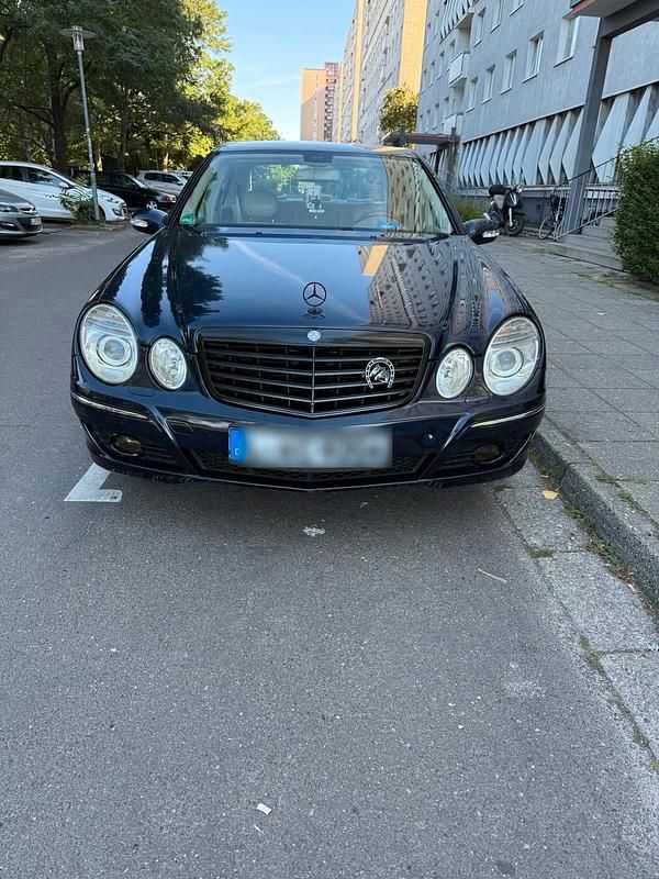 Blau Gebraucht 2004 Mercedes E200 Limousine | 5.500 € (Fairer Preis) - Bild 1/4