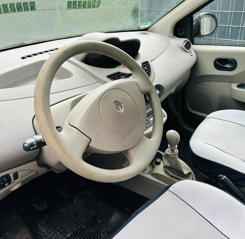 Gelb Gebraucht 2009 Renault Twingo Kleinwagen | 800 € (Guter Preis) - Bild 1/4