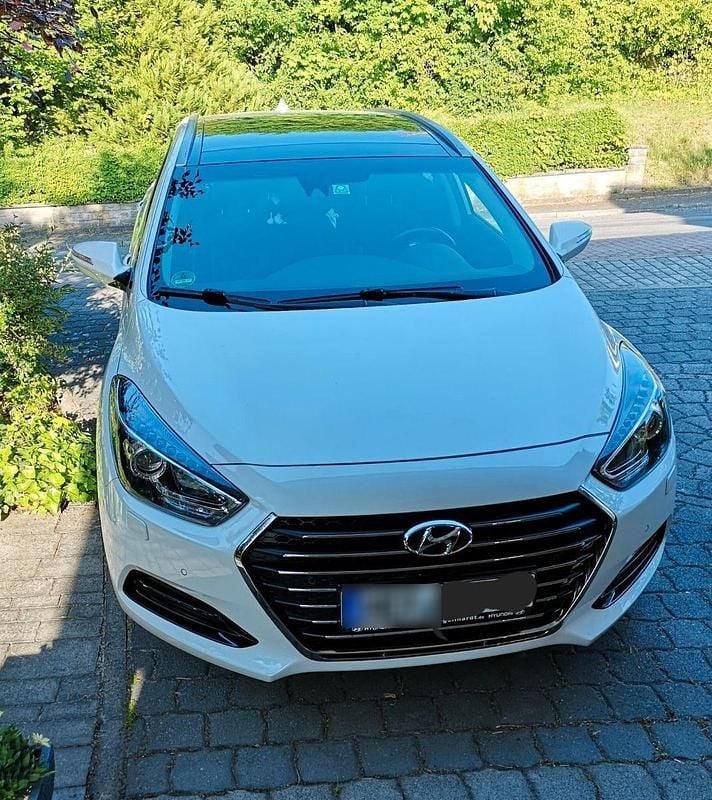 Gebraucht Hyundai i40 Premium 141 PS (103 kW) 2016 Weiß Kombi