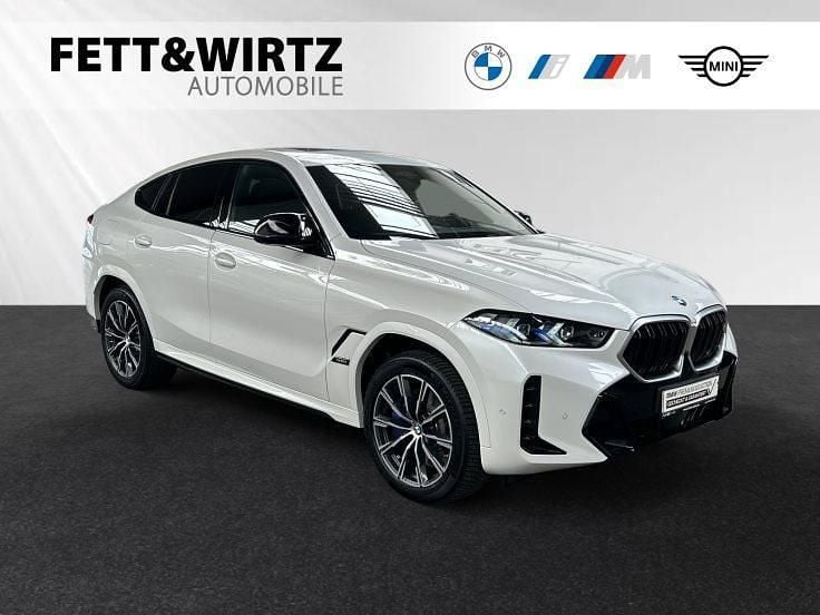Mineralweiss metallic Gebraucht 2024 BMW X6 M Sport SUV | 87.990 € (Superpreis) - Bild 1/3