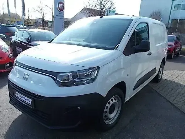 Gebraucht Fiat Doblò 101 PS (74 kW) 2023 Gelato weiß Van / Kleinbus