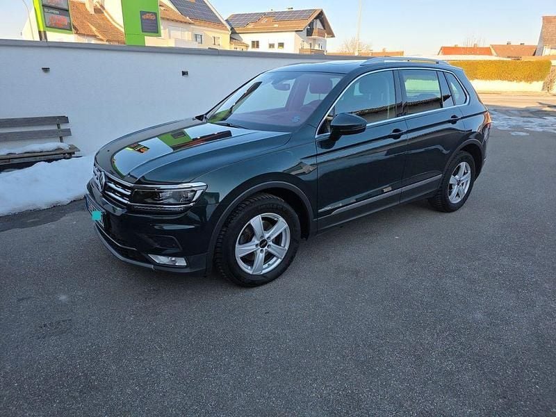 Grün Gebraucht 2017 VW Tiguan Highline SUV | 16.200 € (Etwas zu teuer) - Bild 1/4