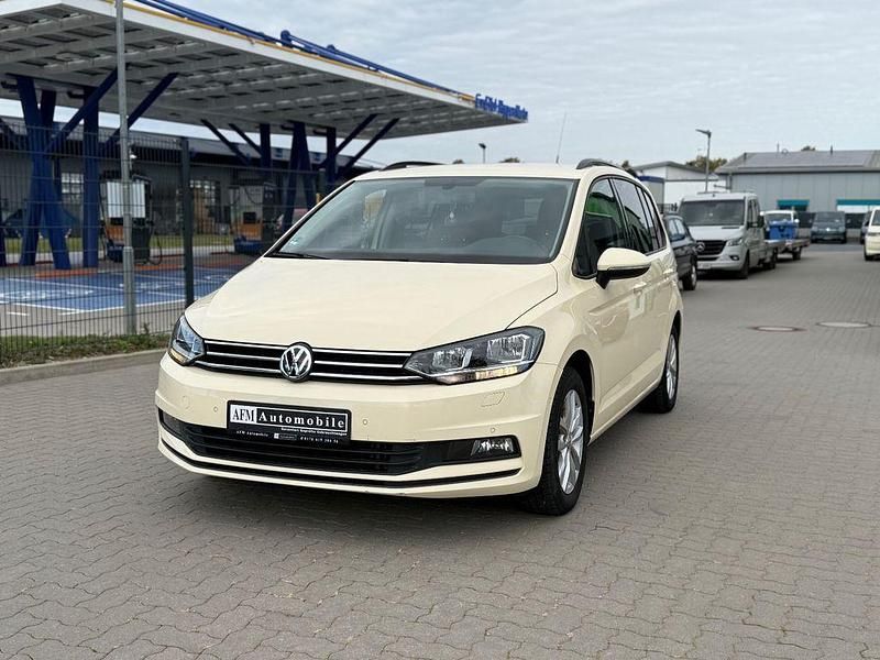 Beige Gebraucht 2017 VW Touran Van / Kleinbus | 14.999 € (Guter Preis) - Bild 1/4