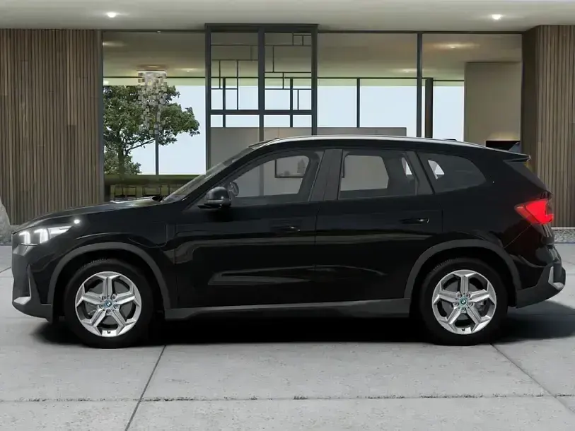 Używany BMW X1 Efficient Dynamics 246 KM (180 kW) 2024 Czarny SUV