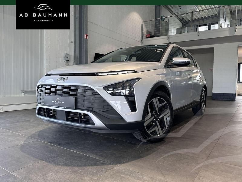 Sleek silver / met Gebraucht 2021 Hyundai Bayon Intro Edition SUV | 15.490 € (Guter Preis) - Bild 1/3