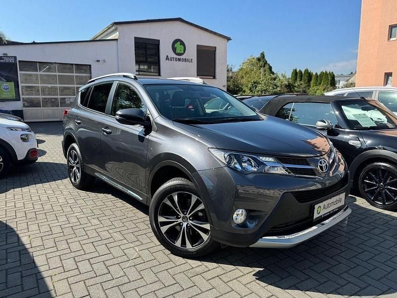 Grau Gebraucht 2015 Toyota RAV4 Edition-S SUV | 21.499 € (Etwas zu teuer) - Bild 1/4